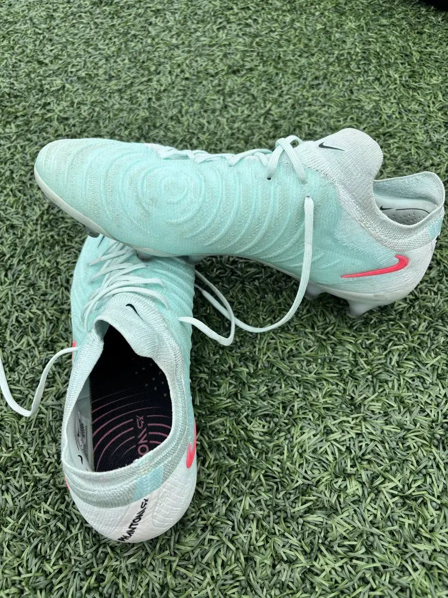 ナイキファントムGxサッカーシューズAG 275
